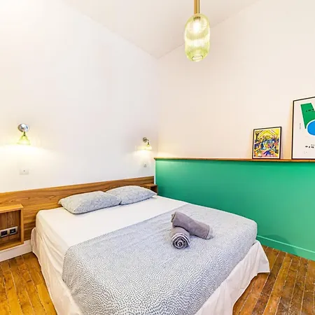Colorful Apartment 2 Bedrooms In The Heart Of Ollins Oullins Exterior photo