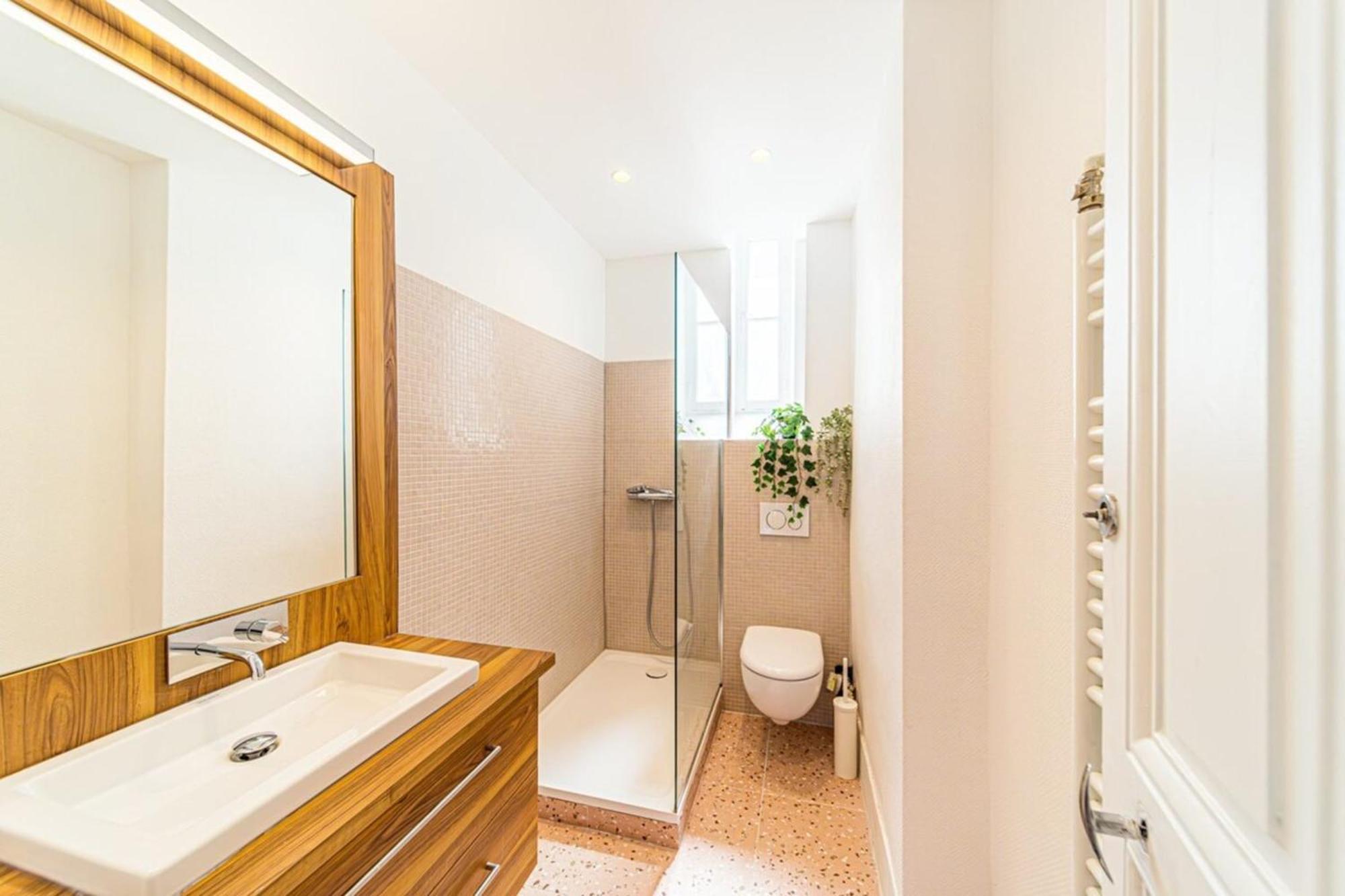 Colorful Apartment 2 Bedrooms In The Heart Of Ollins Oullins